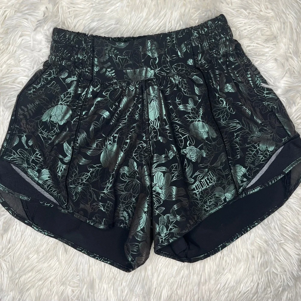 RARE Lululemon shorts - Picture 3 of 4